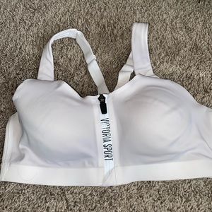 Victoria secret sorts bra with pads